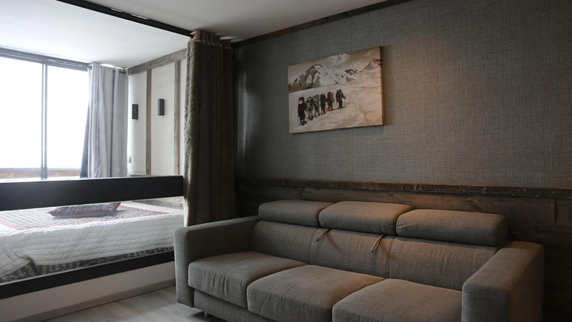 Val Tho - New - Ski In - Near Slalom Val Thorens France