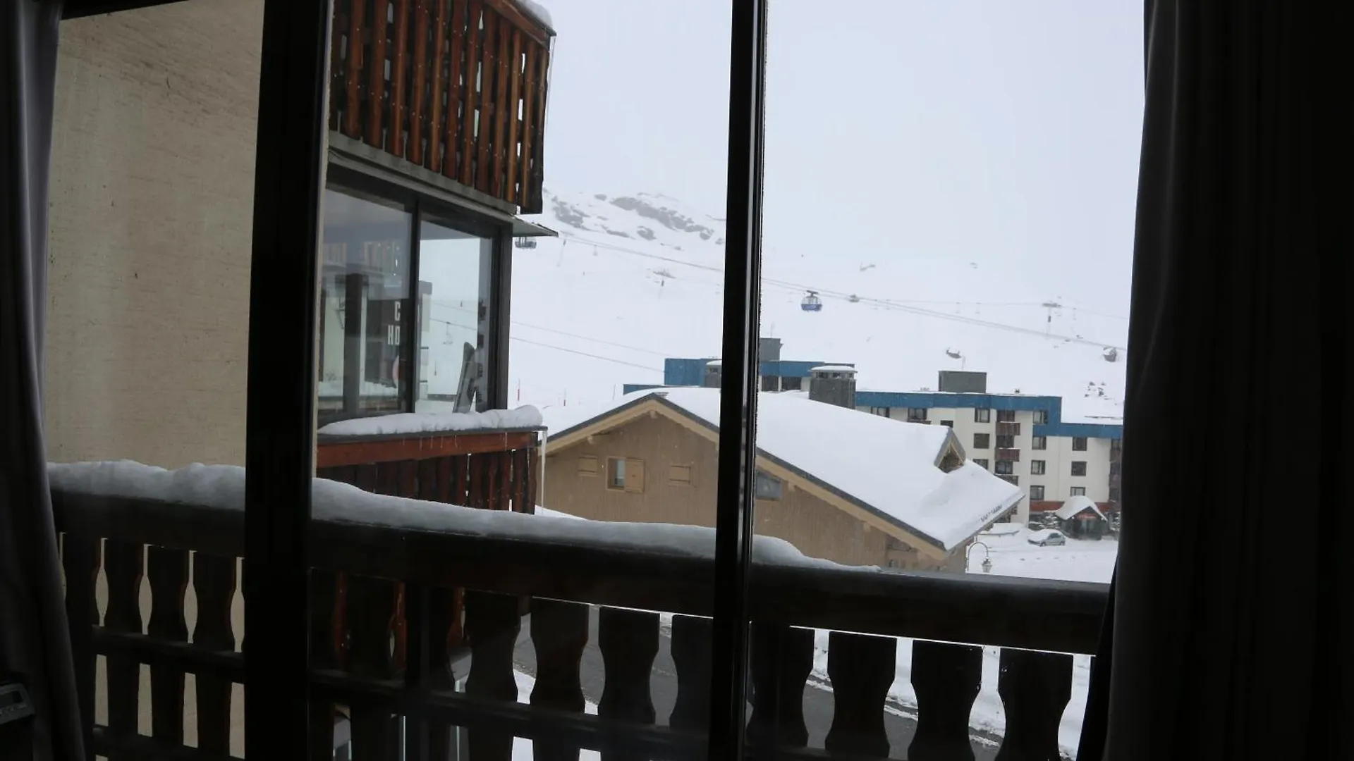 Val Tho - New - Ski In - Near Slalom Val Thorens