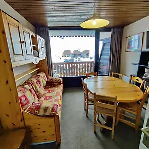 Ski-in Ski-out 52 Apartment